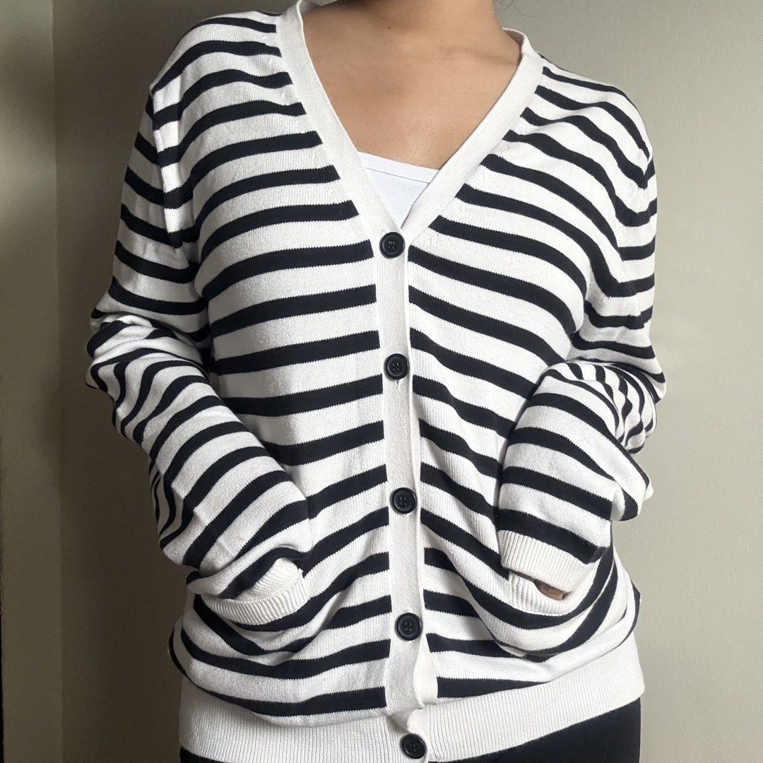 Ad-Lib Cardigan (Category: Coats, Jackets and Outerwear) located in Muntinlupa City. Submitted by trishaswardrobe (Listing ID 1440419021, Image 2). Description: - Brand new - Large (Oversized) - HK brand.
