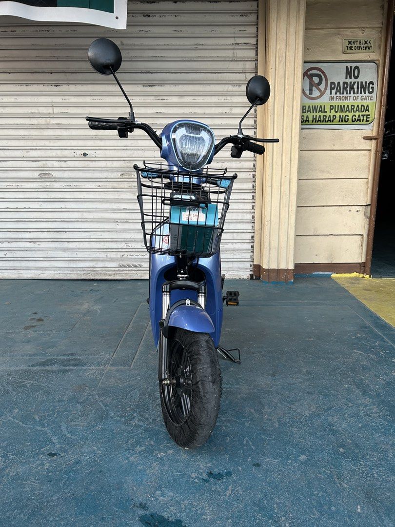 Affordable 2 wheels Avia Scooter ebike Blue (Category: Bicycles) located in Manila. Submitted by jo.yu1223 (Listing ID 1440560265, Image 2). Description: - Blue electric scooter - Front basket for storage - Functional lights and turn signals - Ready to ride - Perfect for city commuting Specifications: •ORIGINAL BATTERIES •48V12Ah battery •350 Watts Brushless Hub Motor •40-50Km Range •40-45 Kph Speed •14”x2.50” Tubeless Tire •150 kg Load capacity 