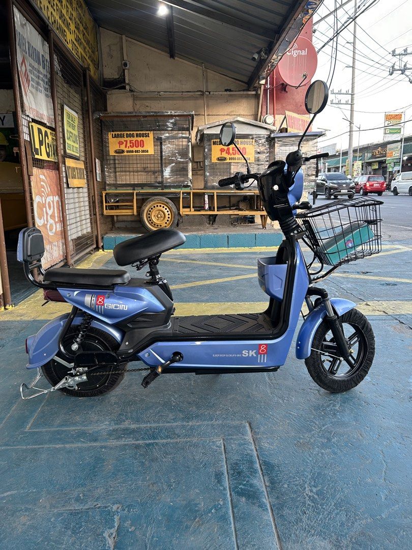 Affordable 2 wheels Avia Scooter ebike Blue (Category: Bicycles) located in Manila. Submitted by jo.yu1223 (Listing ID 1440560265, Image 3). Description: - Blue electric scooter - Front basket for storage - Functional lights and turn signals - Ready to ride - Perfect for city commuting Specifications: •ORIGINAL BATTERIES •48V12Ah battery •350 Watts Brushless Hub Motor •40-50Km Range •40-45 Kph Speed •14”x2.50” Tubeless Tire •150 kg Load capacity 