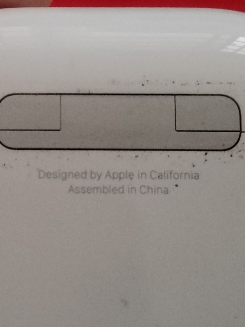 AirPods Pro471282114920468481