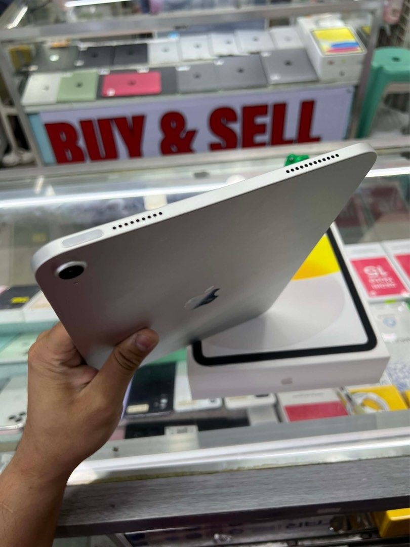 Apple iPad A16 Gen Silver Wi-Fi (Category: iPad) located in San Juan City. Submitted by dokiee2001 (Listing ID 1440436281, Image 3). Description: - Apple iPad A16 Generation - Color: Silver - Model: Wi-Fi - Includes original box - Ideal for everyday use, browsing, and entertainment.