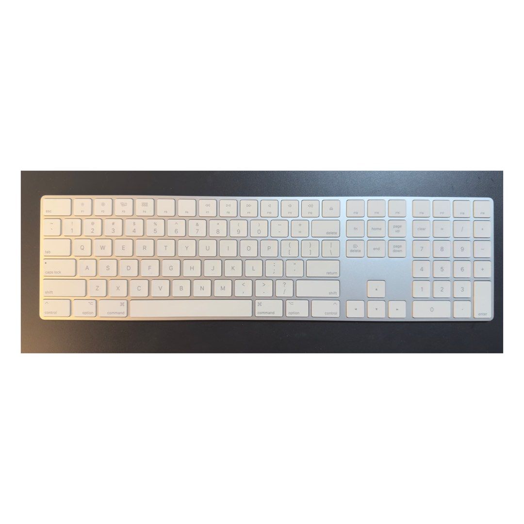 Apple Magic Keyboard with Numeric Keypad - Silver/White466924479196047360