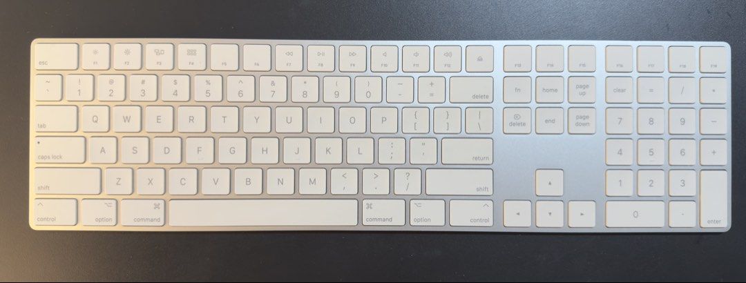 Apple Magic Keyboard with Numeric Keypad - Silver/White466924479196047362