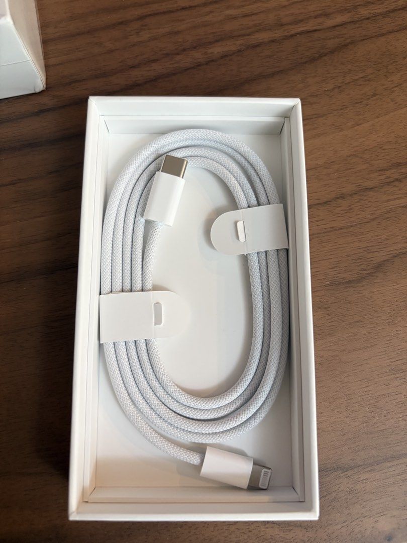 Apple Magic Mouse (Category: Mouse & Mousepads) located in Kuala Lumpur. Submitted by aod1305 (Listing ID 1440460972, Image 3). Description: - Apple Magic Mouse - Includes USB C to Lightning charging cable - Excellent working condition - Selling due to setup upgrade - Feel free to ask any questions.