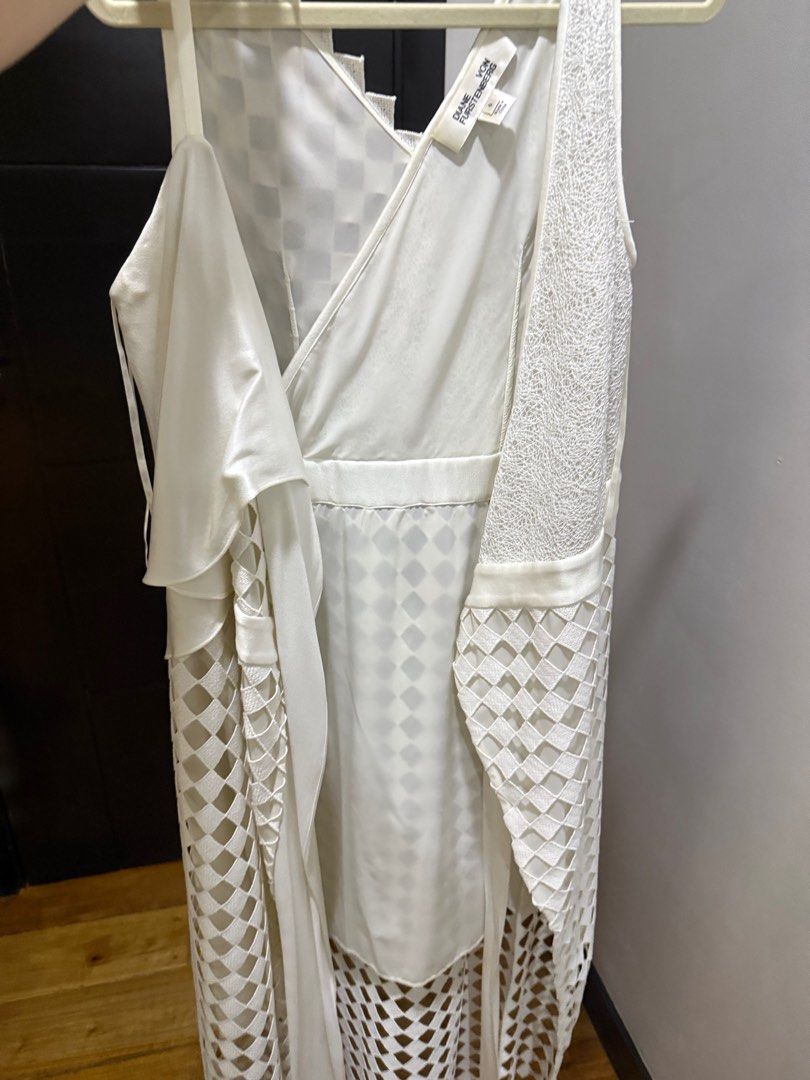 Authentic Diana Von Furstenberg wrap dress (Category: Dresses) located in Pasig City. Submitted by 7117blo (Listing ID 1440403985, Image 2). Description: Mint condition DVF dress. Almost 80 % off.