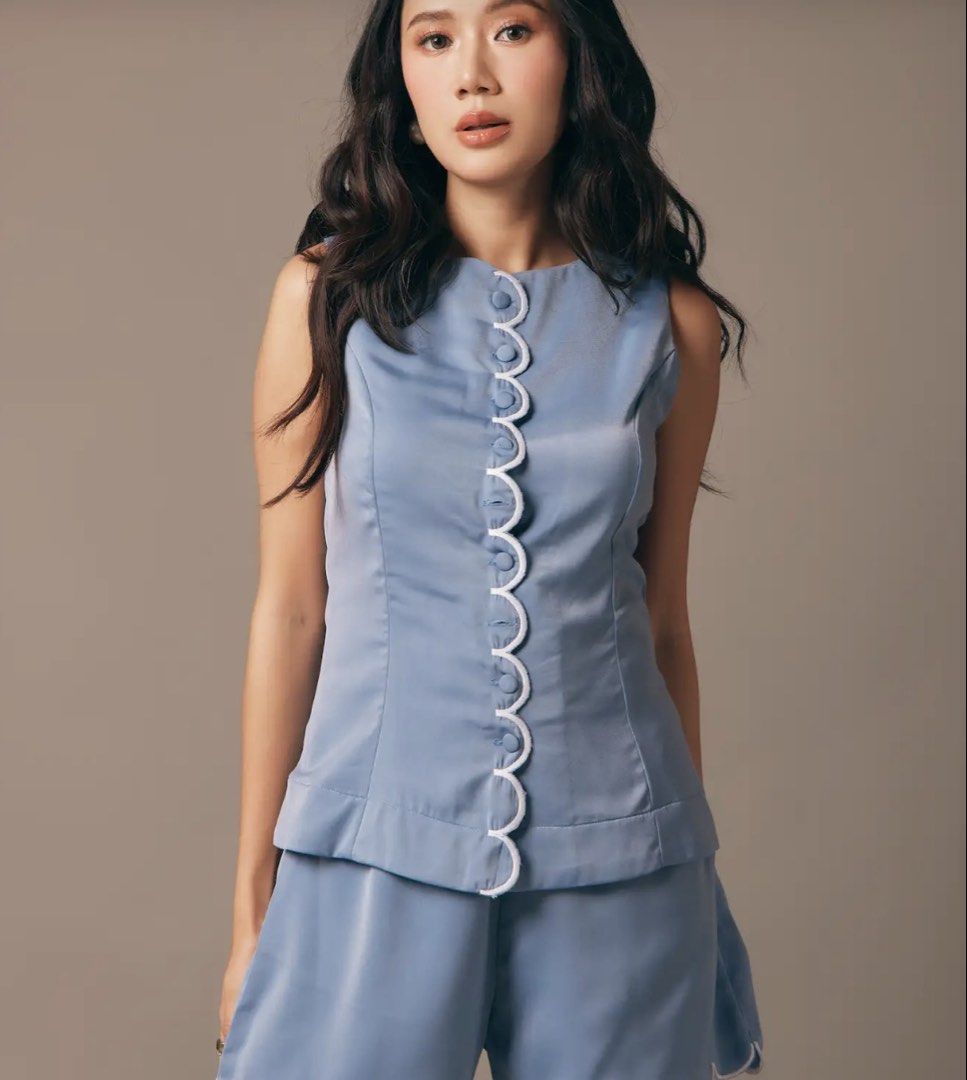 Ava the Brand Poppy Top (Category: Sets or Coordinates) located in Limay. Submitted by raidmyclosetx90 (Listing ID 1440405091, Image 1). Description: Used once Bnew price: 2.8k.