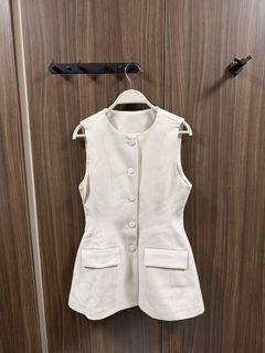 (Category: ) located in . Submitted by clearcloset13 (Listing ID 1440497492, Image 1). Description: .