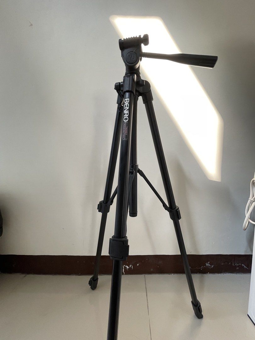 BENRO T600EX Photo & Video Tripod (Category: Tripods & Monopods) located in Manila. Submitted by dstrangerthings (Listing ID 1440486239, Image 1). Description: - Benro T600EX Aluminum Tripod - Color: Black - height ; 52 inches - Ideal for both photography and videography - Sturdy aluminum construction - Extendable legs with secure locking mechanism - Smooth panning and tilting head for versatile framing - Compact and foldable design for easy port