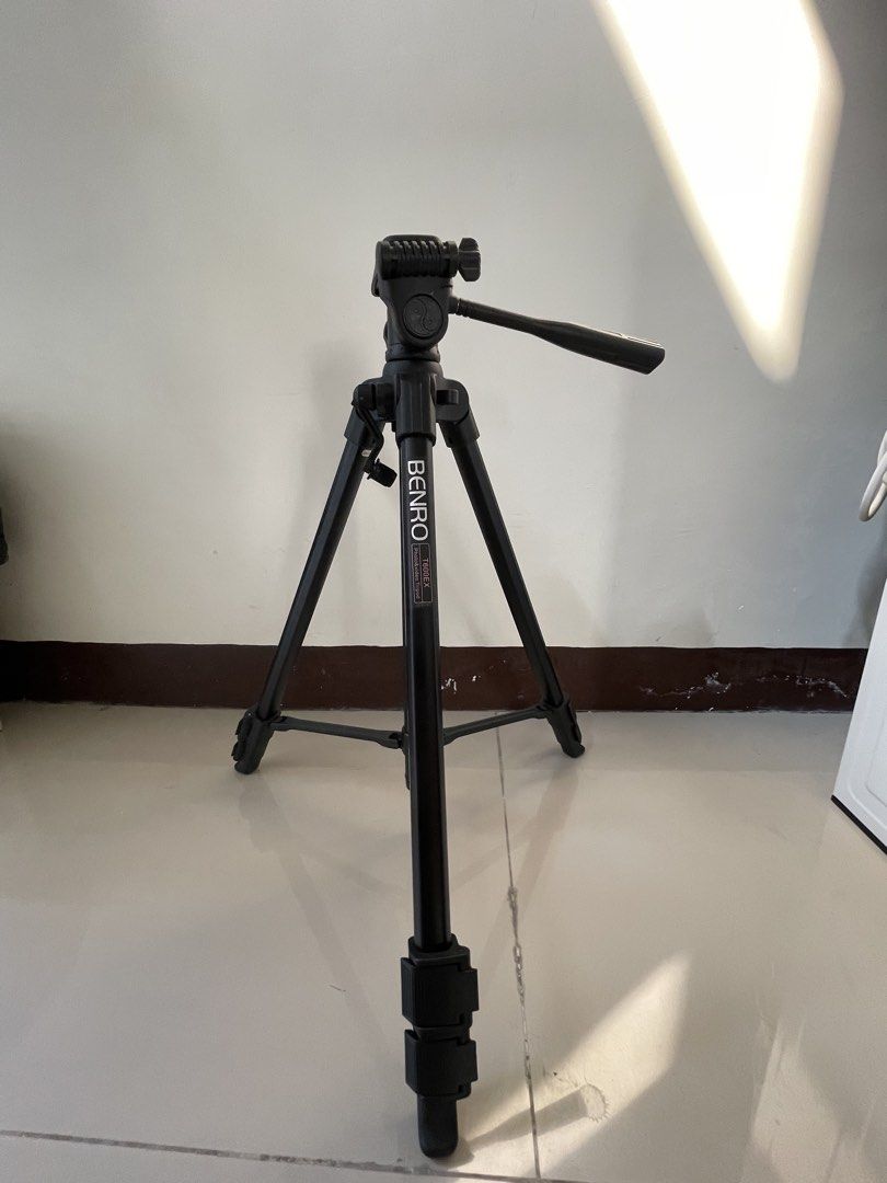BENRO T600EX Photo & Video Tripod (Category: Tripods & Monopods) located in Manila. Submitted by dstrangerthings (Listing ID 1440486239, Image 2). Description: - Benro T600EX Aluminum Tripod - Color: Black - height ; 52 inches - Ideal for both photography and videography - Sturdy aluminum construction - Extendable legs with secure locking mechanism - Smooth panning and tilting head for versatile framing - Compact and foldable design for easy port