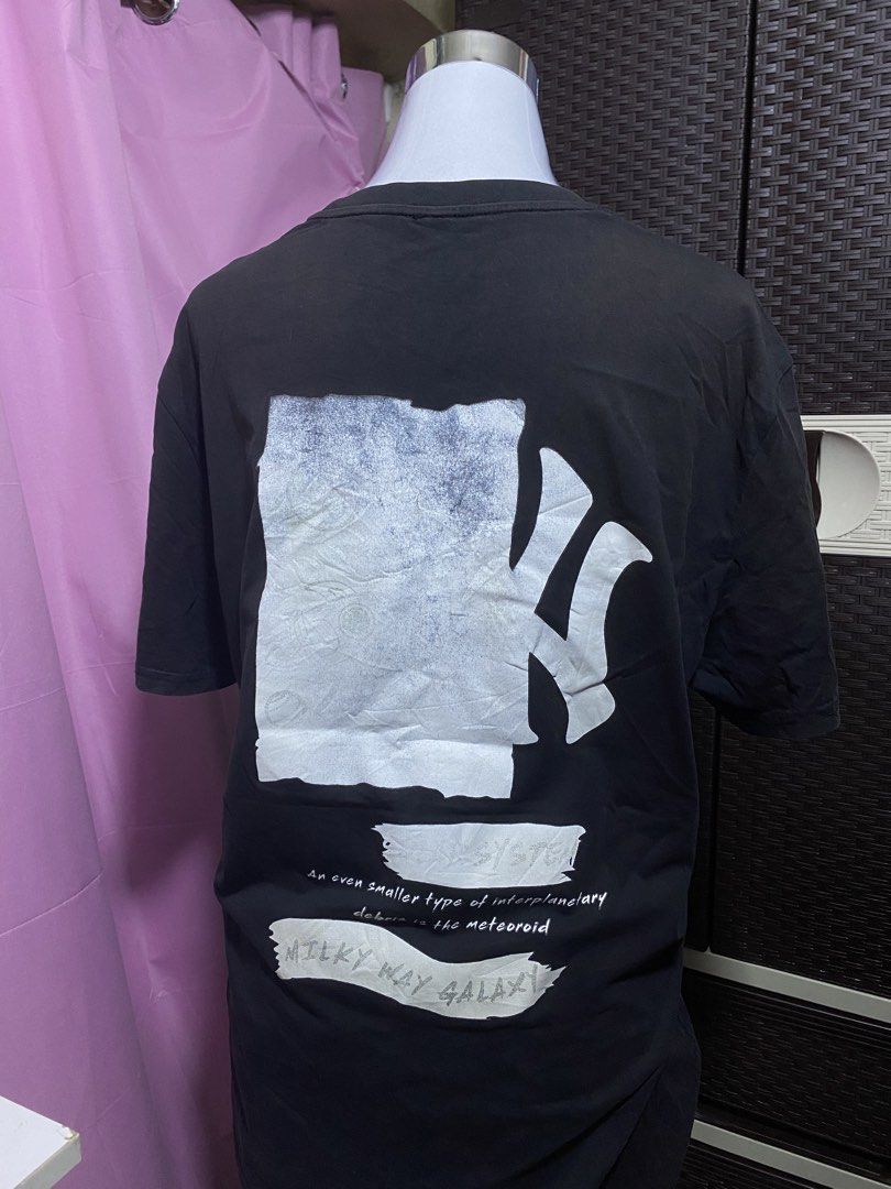 Black big back print shirt hq (Category: Tshirts & Polo Shirts ) located in Taguig. Submitted by missgirladdict (Listing ID 1440431005, Image 3). Description: unisex not orig fits M-L W: 23 L: 30 Color rate: 9.5/10 (color may vary due to lighting) Condition: well used Flaws: fading of some print Same day delivery via Lalamove or free delivery around Taguig for orders 300 above!!! MOP: Gcash, GoTyme, MariBank.