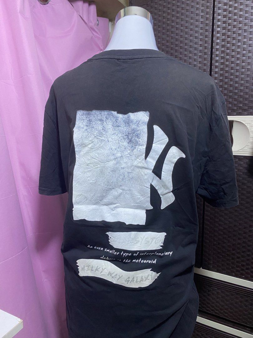 Black big back print shirt hq (Category: Tshirts & Polo Shirts ) located in Taguig. Submitted by missgirladdict (Listing ID 1440431005, Image 2). Description: unisex not orig fits M-L W: 23 L: 30 Color rate: 9.5/10 (color may vary due to lighting) Condition: well used Flaws: fading of some print Same day delivery via Lalamove or free delivery around Taguig for orders 300 above!!! MOP: Gcash, GoTyme, MariBank.