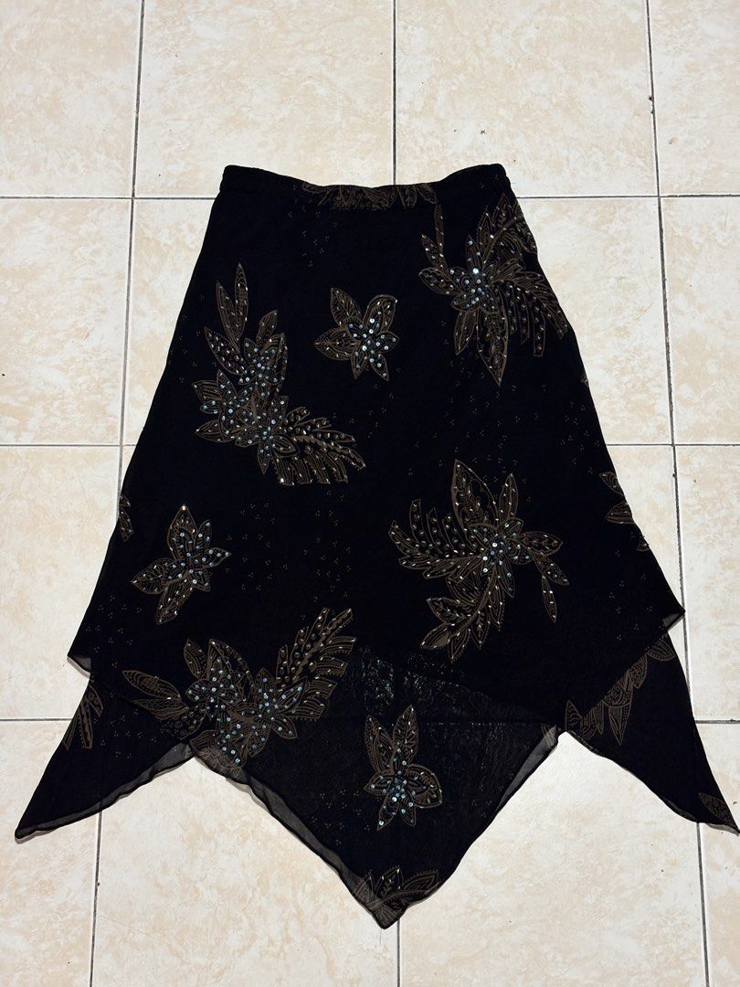 Black Floral Beaded Skirt (Category: Skirts) located in Mabalacat. Submitted by lueur.rei (Listing ID 1440493022, Image 1). Description: ⟢ great condition ⟢ W36-44 L31 ⟢ sellers fave .