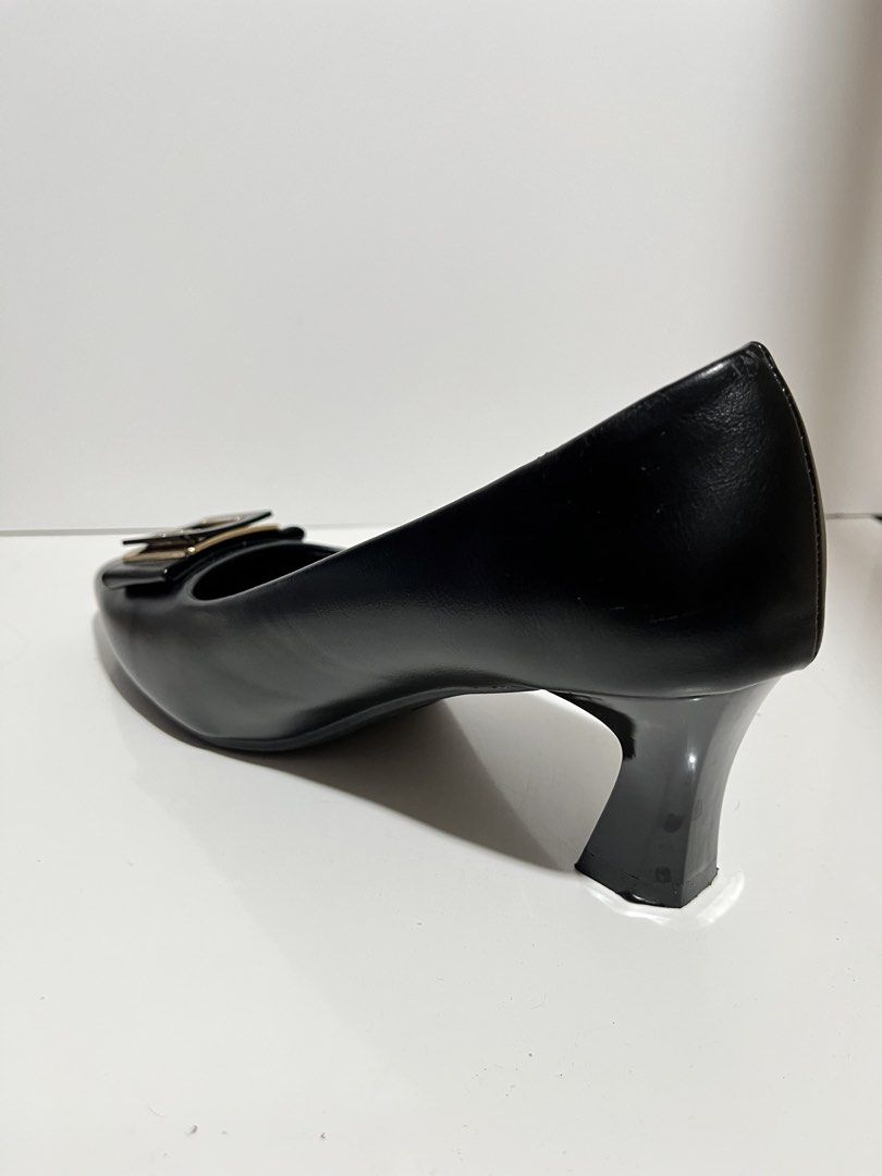Black Pointed Toe Heels with Gold Buckle - Size 39 (Category: Heels) located in Marikina City. Submitted by youngstorm_04b594 (Listing ID 1440422899, Image 2). Description: I only used it once during my graduation. Bought this for ₱577, I can provide a proof just message me. - Classic black pointed toe heels - Chic gold buckle with subtle sparkle - Comfortable mid-height flared heel - Cushioned insole for added comfort - Size 39 - Versatile for w