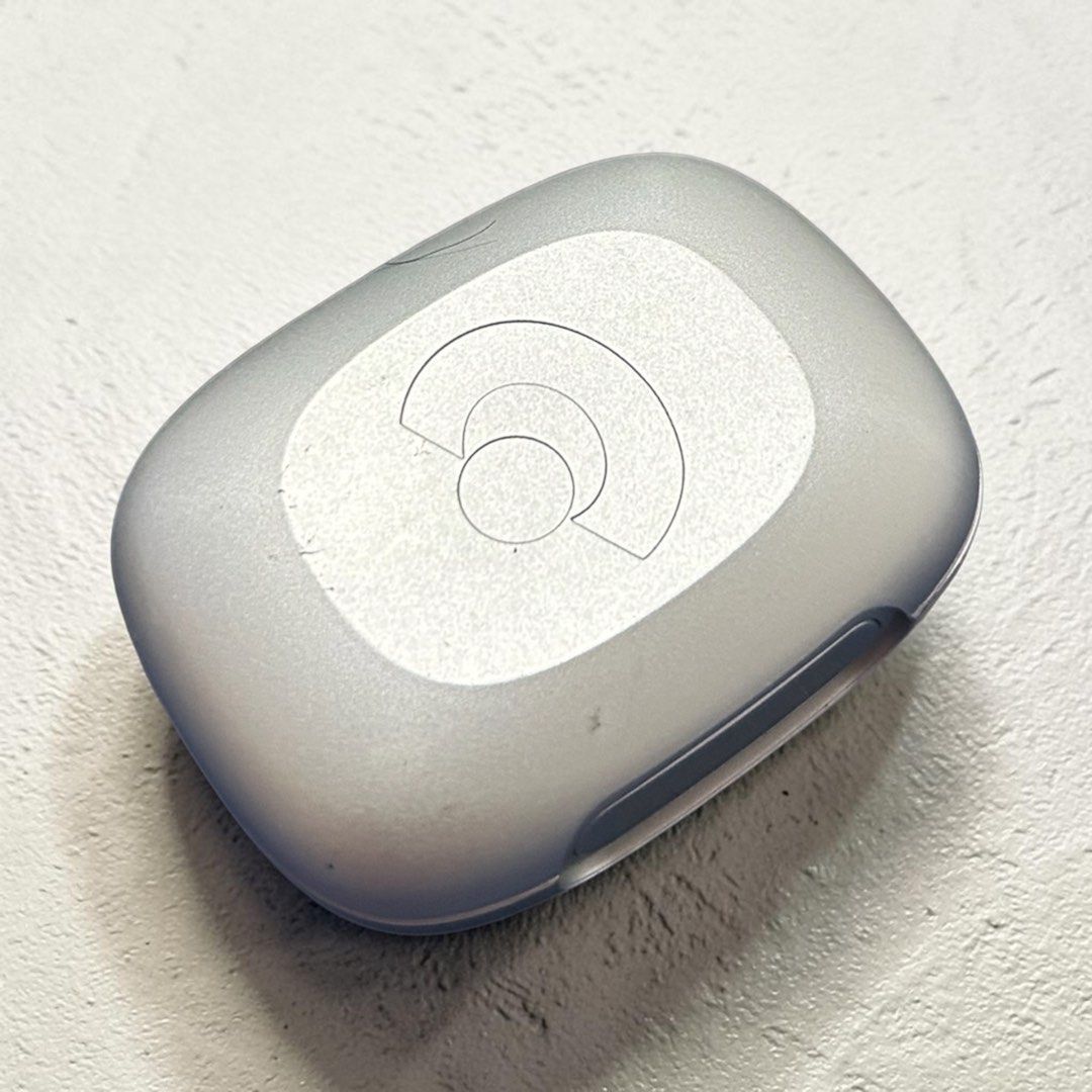 Bo37 Phonak hearing aid storage case. (Category: Everything Else Others) located in Angeles City. Submitted by zyeplustradings (Listing ID 1440405990, Image 1). Description: Phonak hearing aid storage case. It is a small, hard protective case designed to store hearing aids when not in use. The case features the Phonak logo on the top. It typically measures approximately 2 by 3 inches..