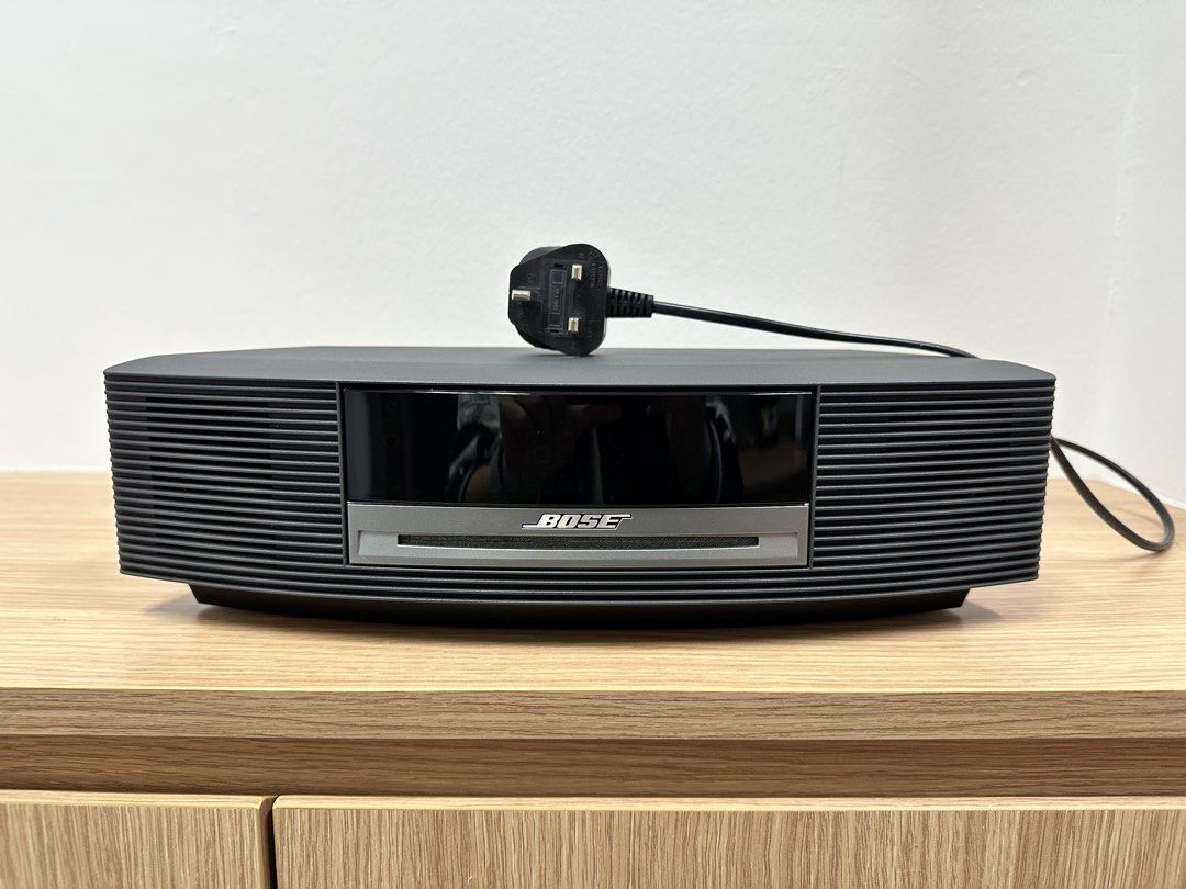 Bose Wave Music System (Category: Soundbars, Speakers & Amplifiers) located in Singapore. Submitted by raksan999 (Listing ID 1440461109, Image 1). Description: Classic Bose Wave Music System AWRCC7 with rich, clear Bose sound quality — compact size but surprisingly powerful bass and room-filling audio. Great for home, bedroom, office, or living room. Features: ✔ CD player ✔ AM/FM radio ✔ AUX input (can connect external audio/Bluetooth receiver) ✔