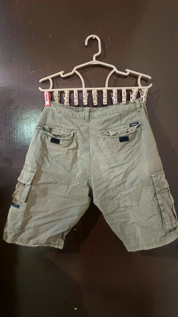 Bossini Cargo Shorts Size 33 Green (Category: Shorts) located in Muntinlupa City. Submitted by girthcobain (Listing ID 1440441852, Image 2). Description: - Brand: Bossini - Type: Cargo Shorts - Color: Khaki - Size: 33 - Closure: Button and Zip - Features: Multiple pockets for ample storage - Occasion: Casual wear - Condition: Please check photos for details.