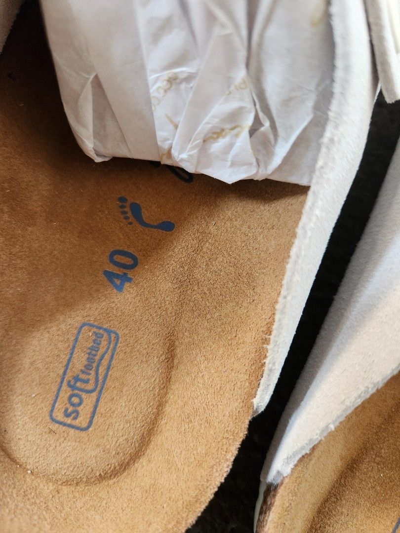 Boston Soft Footbed genuine leather suede Clogs Size 40 (Category: Slippers & Slides) located in Makati City. Submitted by bargain_hunt (Listing ID 1440467381, Image 3). Description: - Light grey genuine leather suede clogs, genuine leather - Soft footbed for ultimate comfort - Adjustable strap with buckle for a secure fit - Size 40 mens fit ( wide) mens us 8-9 - Ideal for everyday wear used once, bought the wrong size.
