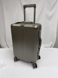 (Category: ) located in . Submitted by luggageoutletsg (Listing ID 1440472982, Image 1). Description: .