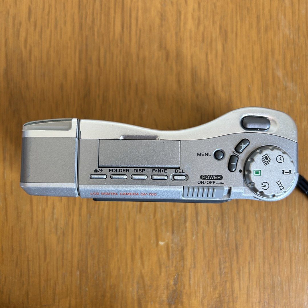 Casio QV-700 digital camera digicam (Category: Cameras) located in Las Pinas. Submitted by pl4y_it_4g4in (Listing ID 1440441659, Image 3). Description: Used Good working condition Issue: battery door pwede lagyan ng sticker or tape para mag close With battery only Flash ok Buttons ok Swivel lens ok Lens ok Lcd ok .