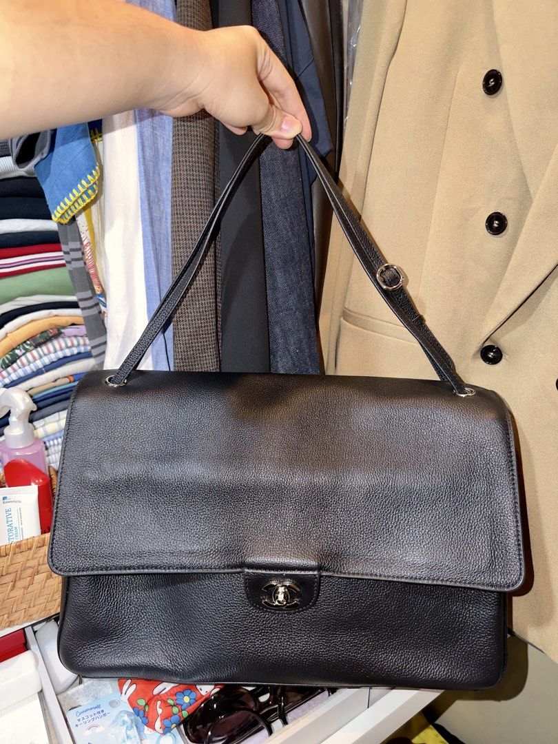 Chanel Flap Bag in Black (Category: Shoulder Bags) located in Balanga. Submitted by kyleweeee (Listing ID 1440465092, Image 2). Description: .