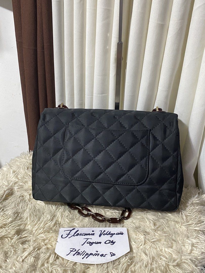 Chanel shoulder (Category: Luxury Accessories) located in Tagum. Submitted by amarasluxbag (Listing ID 1440388616, Image 3). Description: Super ganda neto magaan lang kc nylon material neto Black na black pa No flaws Sign of use only Maganda pa loob malinis Pa vintage type.