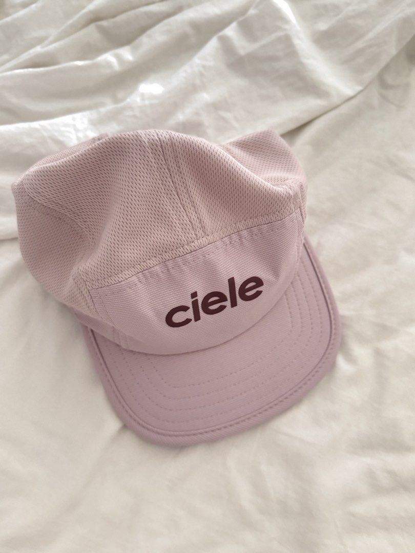 Ciele ALZ Cap (Category: Hats & Beanies) located in Quezon City. Submitted by kfrys (Listing ID 1440457936, Image 1). Description: Rfs: Decluttering No flaws.