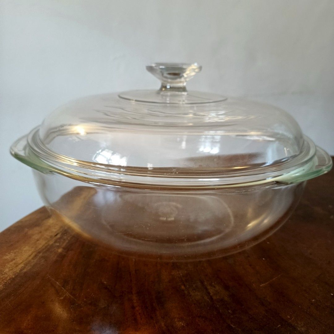 Pyrex Vintage 10" Casserole Dish with Lid (Category: Cookware & Accessories) located in Pasay City. Submitted by djstevenlove (Listing ID 1440428155, Image 1). Description: Metro Manila buyers only. Buyer's booking and delivery fee via rider. - Vintage clear glass casserole dish - Includes matching glass lid - Ideal for baking and serving - Features easy-carry handles - Dishwasher safe - A timeless kitchen staple.
