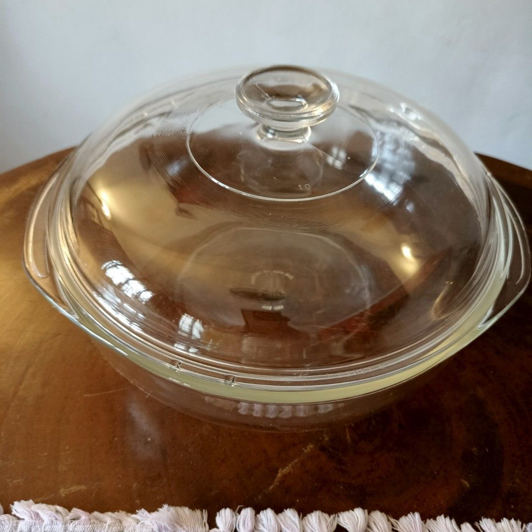 Pyrex Vintage 10" Casserole Dish with Lid (Category: Cookware & Accessories) located in Pasay City. Submitted by djstevenlove (Listing ID 1440428155, Image 2). Description: Metro Manila buyers only. Buyer's booking and delivery fee via rider. - Vintage clear glass casserole dish - Includes matching glass lid - Ideal for baking and serving - Features easy-carry handles - Dishwasher safe - A timeless kitchen staple.