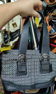(Category: ) located in . Submitted by darriebags88 (Listing ID 1440389734, Image 1). Description: .