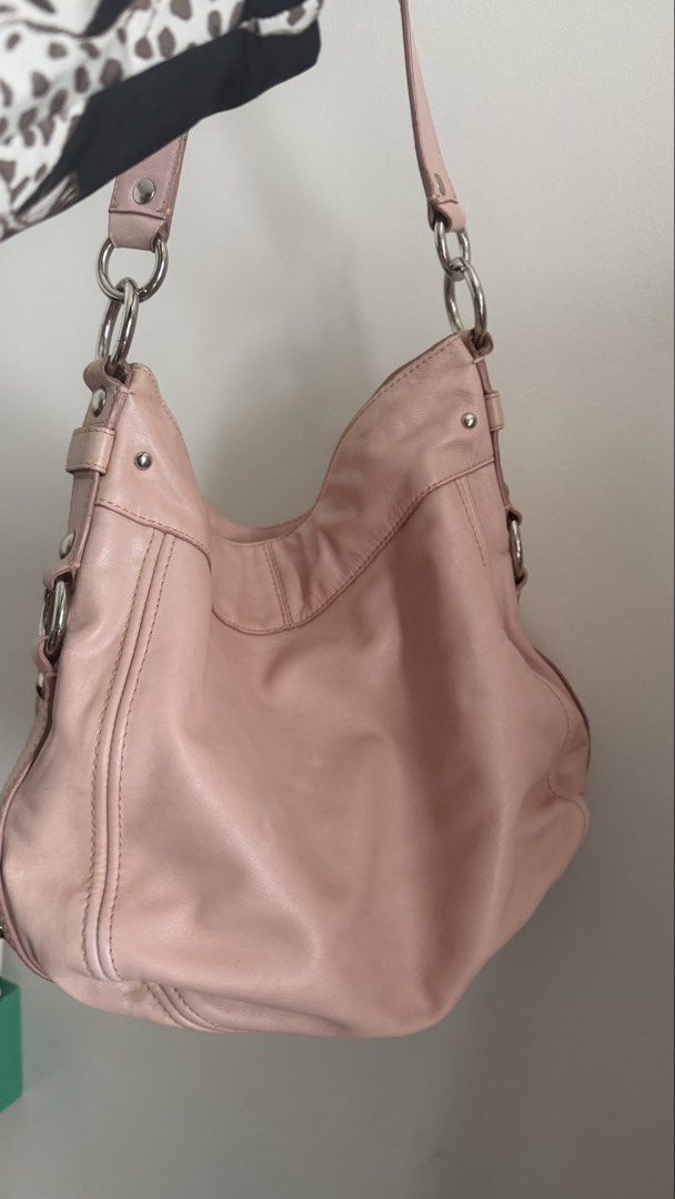 Coach Zoe - Baby Pink (Category: Purses & Pouches) located in Manila. Submitted by shoppshopp (Listing ID 1440392901, Image 3). Description: Rare coach zoe in baby pink 2 way bag.