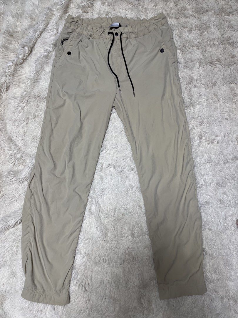 Columbia Beige Cargo Jogger Pants Size M (Category: Other Bottoms) located in General Santos City (Dadiangas). Submitted by crisjayg (Listing ID 1440567102, Image 1). Description: - Columbia Cargo Jogger Pants - Color: Beige - Size: Medium (M) - Features: Elastic waistband with drawstring, multiple pockets (zip and button closures), cuffed ankles with adjustable snaps - Ideal for: Outdoor activities, casual wear - Benefits: Comfortable, practical