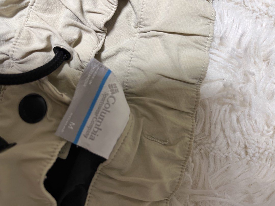 Columbia Beige Cargo Jogger Pants Size M (Category: Other Bottoms) located in General Santos City (Dadiangas). Submitted by crisjayg (Listing ID 1440567102, Image 3). Description: - Columbia Cargo Jogger Pants - Color: Beige - Size: Medium (M) - Features: Elastic waistband with drawstring, multiple pockets (zip and button closures), cuffed ankles with adjustable snaps - Ideal for: Outdoor activities, casual wear - Benefits: Comfortable, practical