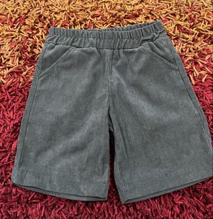 (Category: ) located in . Submitted by shoplyncloset (Listing ID 1440448837, Image 1). Description: .