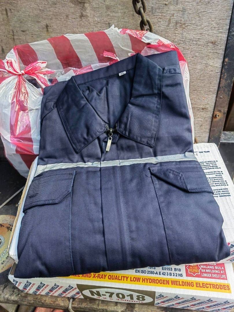 Coverall Suit Specs: S M L XL (Category: Everything Else Others) located in Manila. Submitted by joeyroque09 (Listing ID 1440442451, Image 2). Description: Coverall Suit Specs: S M L XL.