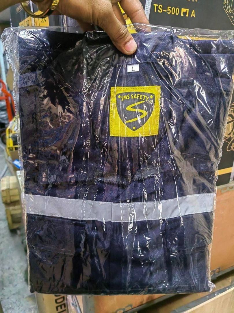 Coverall Suit Specs: S M L XL (Category: Everything Else Others) located in Manila. Submitted by joeyroque09 (Listing ID 1440442451, Image 3). Description: Coverall Suit Specs: S M L XL.