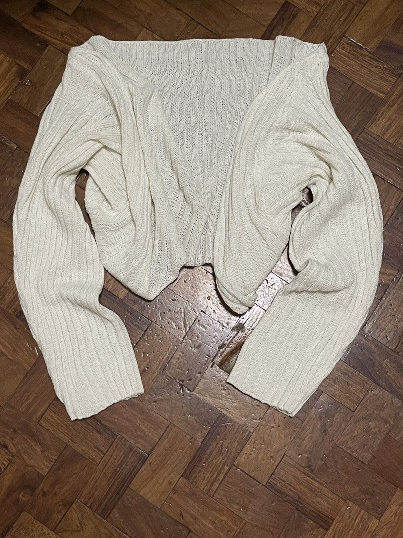 Cream Knit Cropped Cardigan (Category: Coats, Jackets and Outerwear) located in Manila. Submitted by aviyeon (Listing ID 1440565390, Image 1). Description: - Cream knit cardigan - Cropped style with long sleeves - Ribbed texture throughout - Open front design - Ideal layering piece - Versatile color.