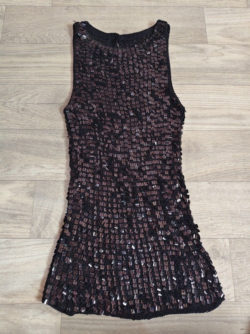 Crochet sequin/beaded top (Category: Sleeveless) located in Alburquerque. Submitted by dzm.ancn0 (Listing ID 1439703046, Image 1). Description: .