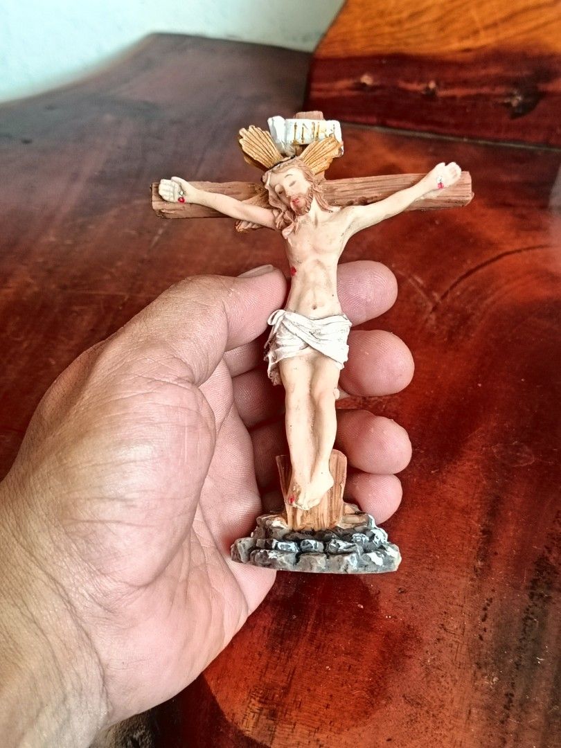Crucifix INRI Resin Statue, 14cm (Category: Religious Items) located in Imus. Submitted by ABrielleC (Listing ID 1440417610, Image 3). Description: Video Link https://youtube.com/shorts/ZSKroIMAAdg?si=mBJG49tm8Qn6la94 Resin Material Height-14cm Length-10cm First to pay Loc Imus Cavite.