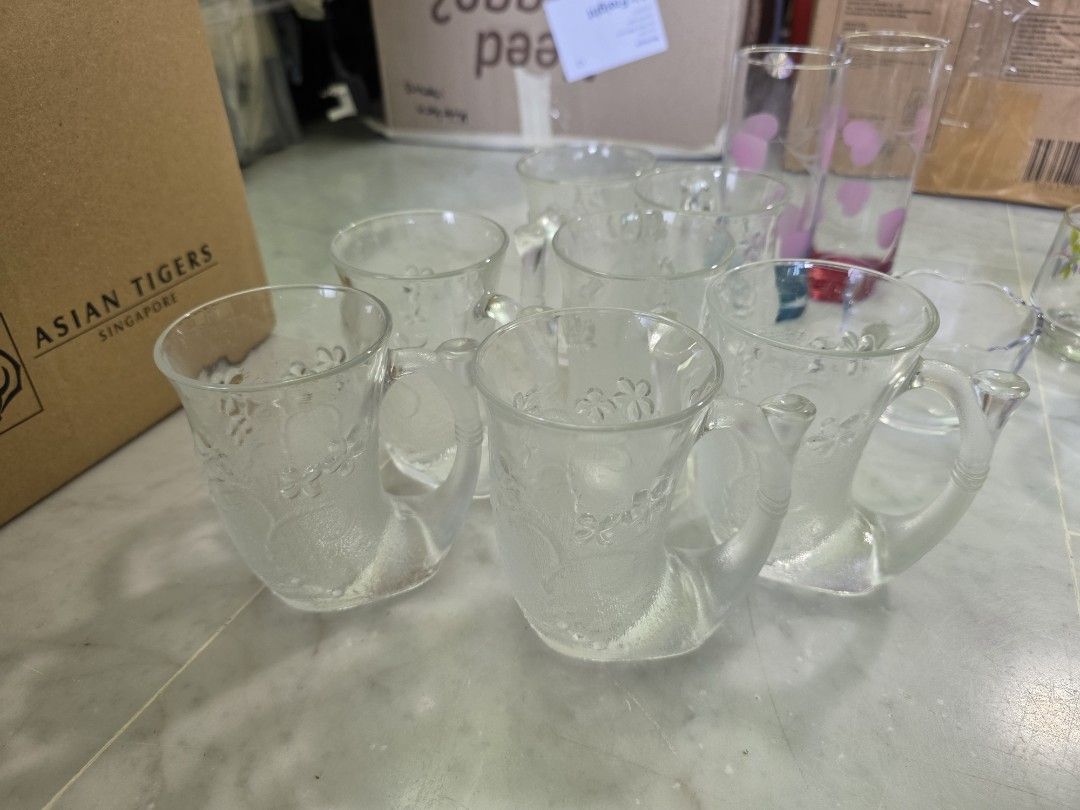 Cups and glass466389948087019520