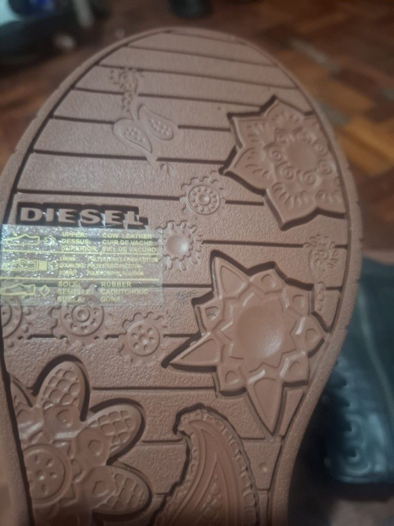 Diesel boots (Category: Boots) located in Cavite. Submitted by lonchel1571206 (Listing ID 1440578090, Image 3). Description: srp 18k boots by diesel too big size 40 eu 7.5 us unisex.