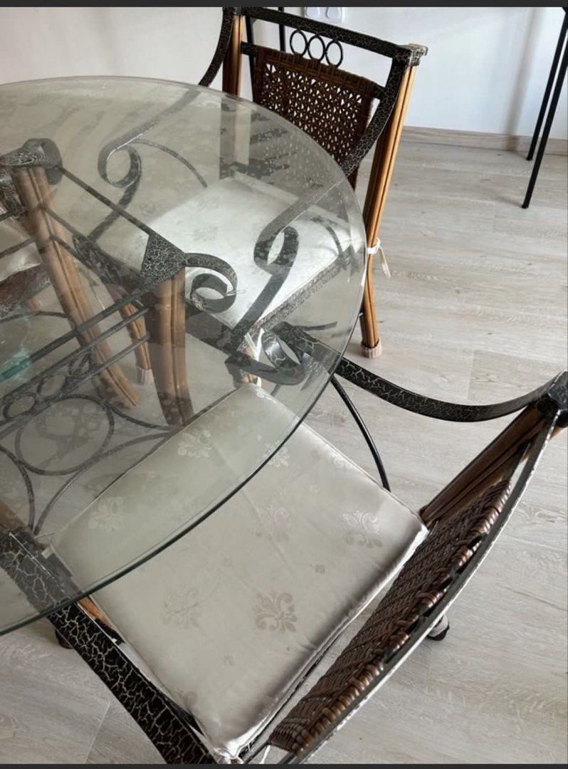Round Dining Table (Category: Tables & Sets) located in Singapore. Submitted by biqut2 (Listing ID 1440422959, Image 1). Description: Can Nego for fast deal 2 type cushion seat cover Muslim owned Original price is ex.
