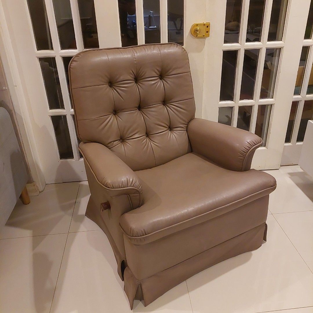 Dining Table, Sofa, La Z Boy, Accent Chair (Category: Sofas) located in Las Pinas. Submitted by surplus.manila (Listing ID 1440427297, Image 2). Description: In very good condition furniture. Dining table is very heavy, Karimoku reclining chair (like la z boy), Italian lounge chair with foot stool, Nitori chair. Contact # 09318341598 Measurments in inches: Dining Table (Price 16,000) L 60 W 36 H 30.5 Reclining Chair (Price 17,500) L 32.5 W 35/47 