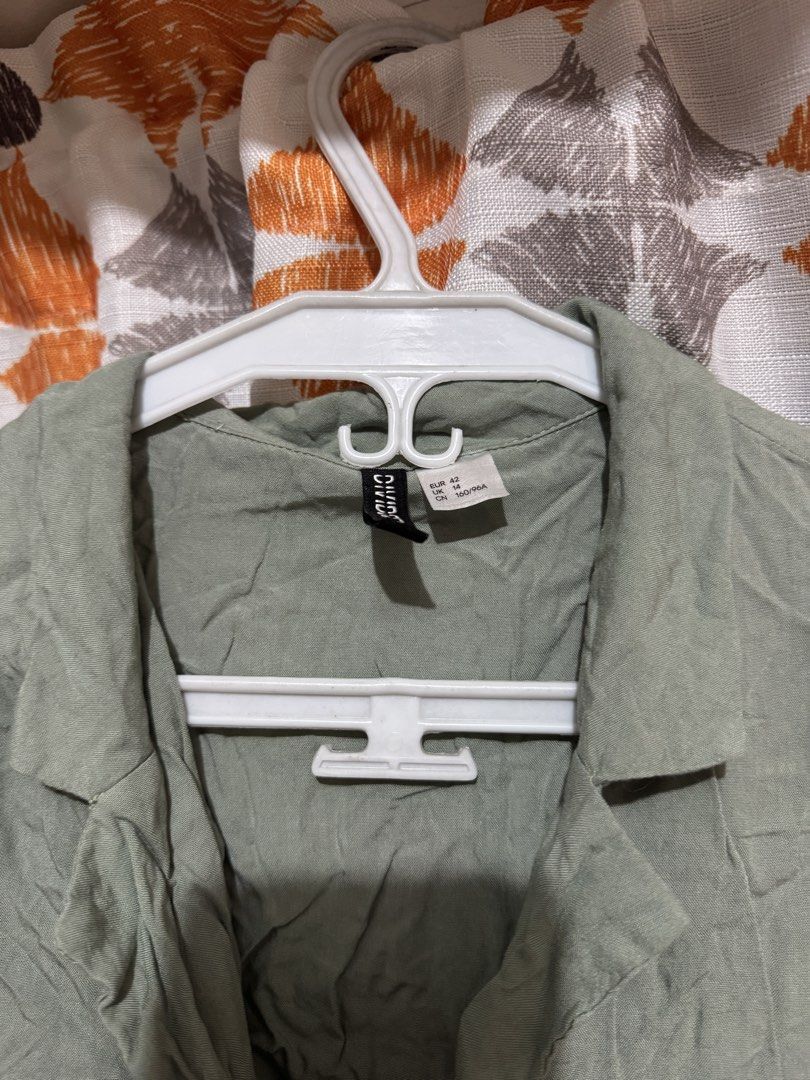 Divided H&M Green Collared Short Sleeve Shirt (Category: Shirts) located in Manila. Submitted by mxbeex (Listing ID 1440518178, Image 2). Description: - Green collared shirt from H&M Divided - Short sleeves - Button-up front - Unique crinkled fabric texture - Relaxed fit for comfort - Ideal for casual wear.