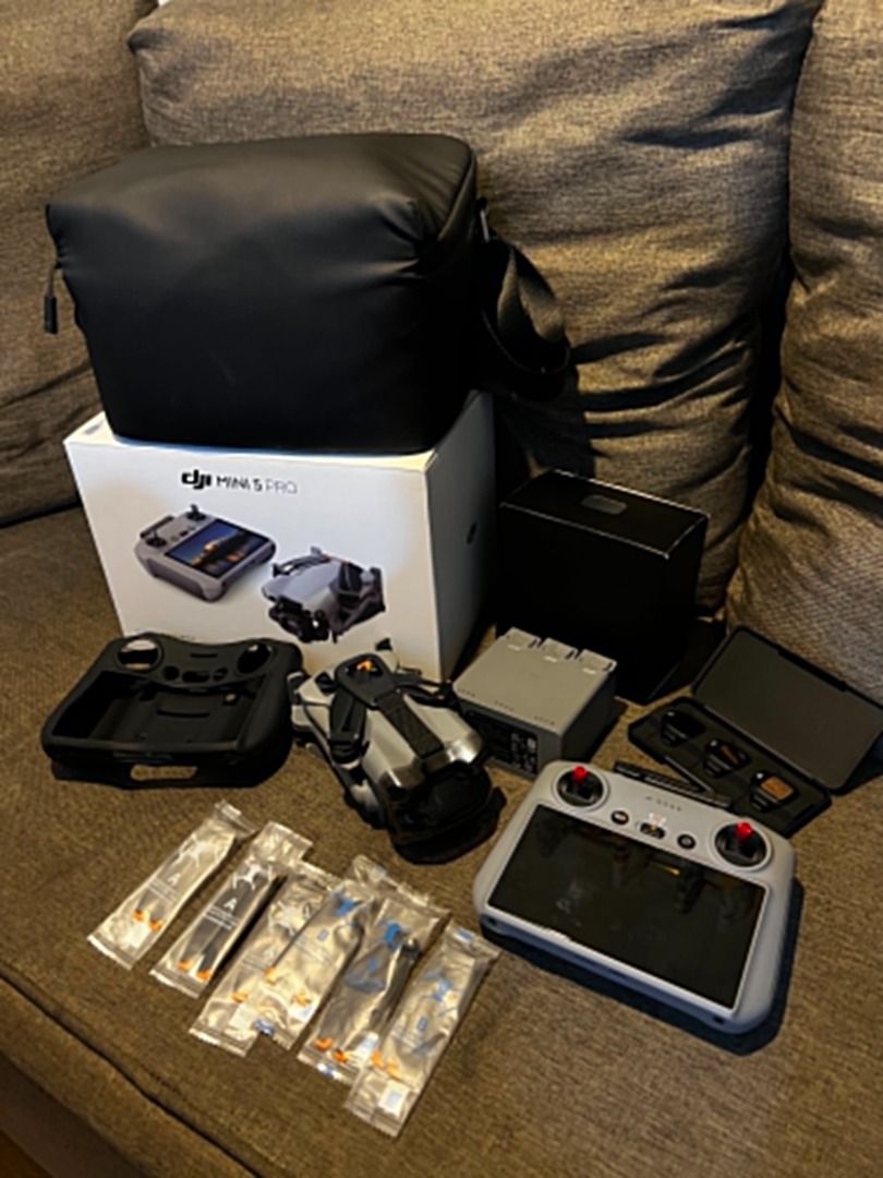 DJI MINI 5 PRO FMC PLUS (Category: Drones) located in Taguig. Submitted by juanpedro26 (Listing ID 1440390518, Image 2). Description: FS : DJI MINI 5 PRO PLUS for sale my personal dji mini 5 pro plus Below 16 bat cycle count, with receipt naka pangalan sakin. 4 months old. warranty until Jan 30, 2027. no to buy and sell po. pass din sa barat. -open 1 extra propeller but not used. -slightly nego sa sure buyer rfs: need funds or swap macbook loc : 