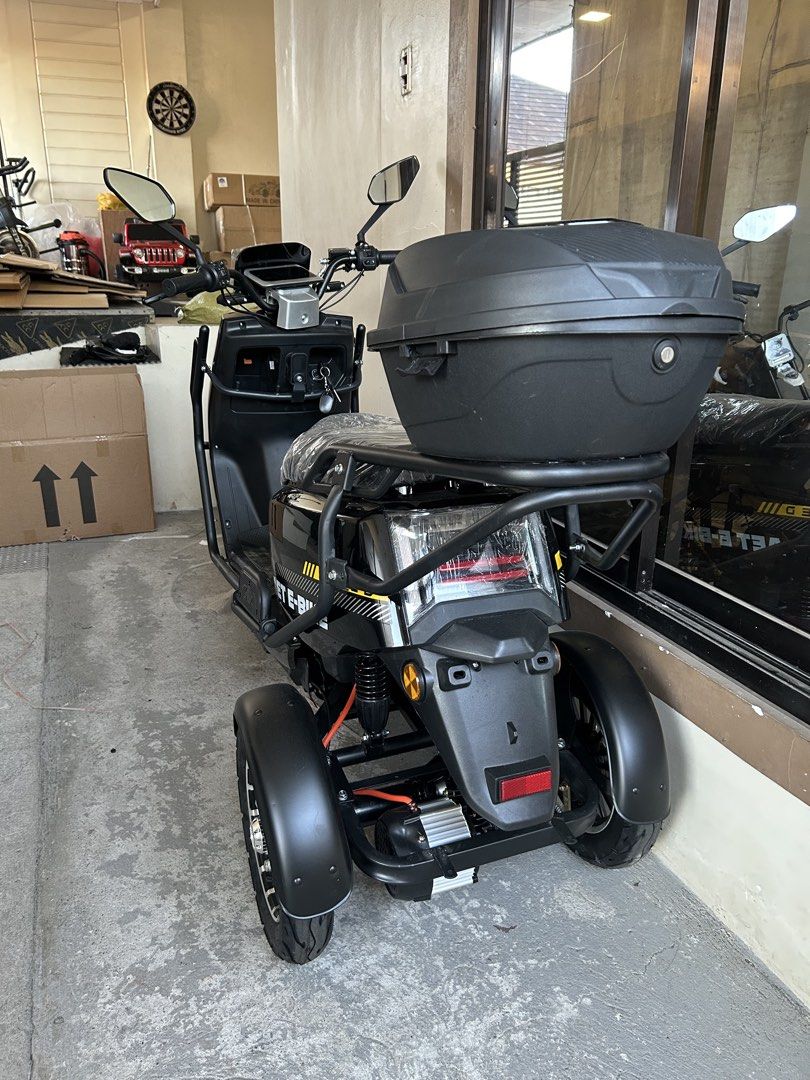 ebike 3-Wheel Electric Scooter with Storage Box (Category: Bicycles) located in Manila. Submitted by jo.yu1223 (Listing ID 1440561363, Image 3). Description: - Sleek black 3-wheel electric scooter - Digital display shows speed and battery level - Convenient rear storage box - Comes with 2 ignition keys - Ideal for easy city commuting Specifications •Front: Hydraulic Disc brake •Rear: Mechanical Drum brake •Range: 35-45km •Tire: 3.00 x 10 Tubeless