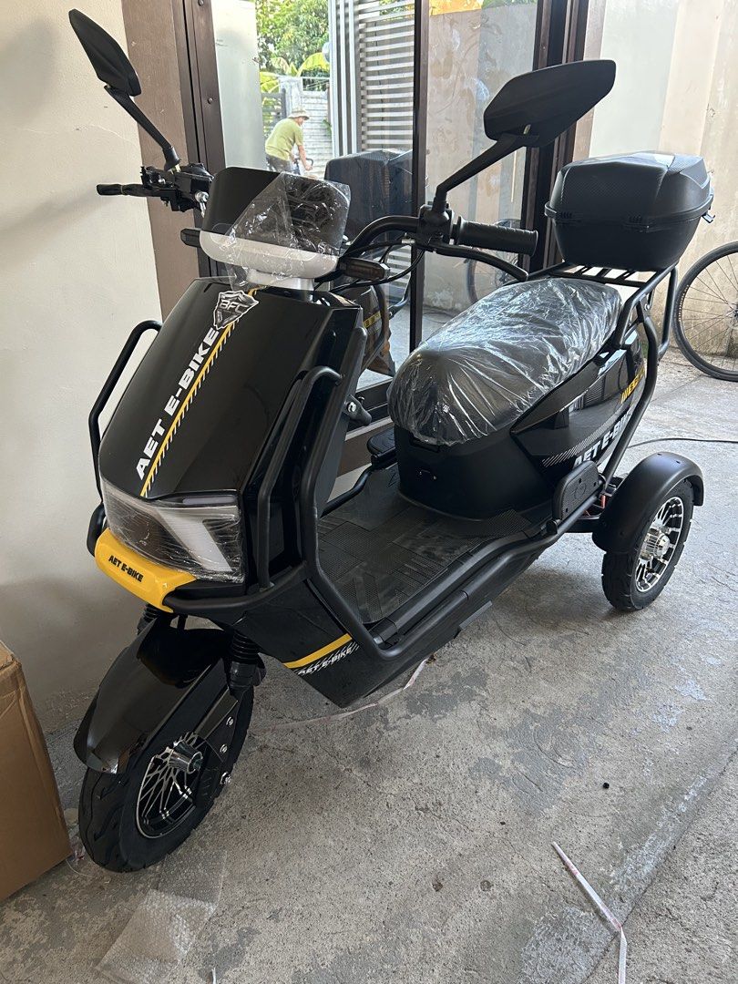 ebike 3-Wheel Electric Scooter with Storage Box (Category: Bicycles) located in Manila. Submitted by jo.yu1223 (Listing ID 1440561363, Image 1). Description: - Sleek black 3-wheel electric scooter - Digital display shows speed and battery level - Convenient rear storage box - Comes with 2 ignition keys - Ideal for easy city commuting Specifications •Front: Hydraulic Disc brake •Rear: Mechanical Drum brake •Range: 35-45km •Tire: 3.00 x 10 Tubeless