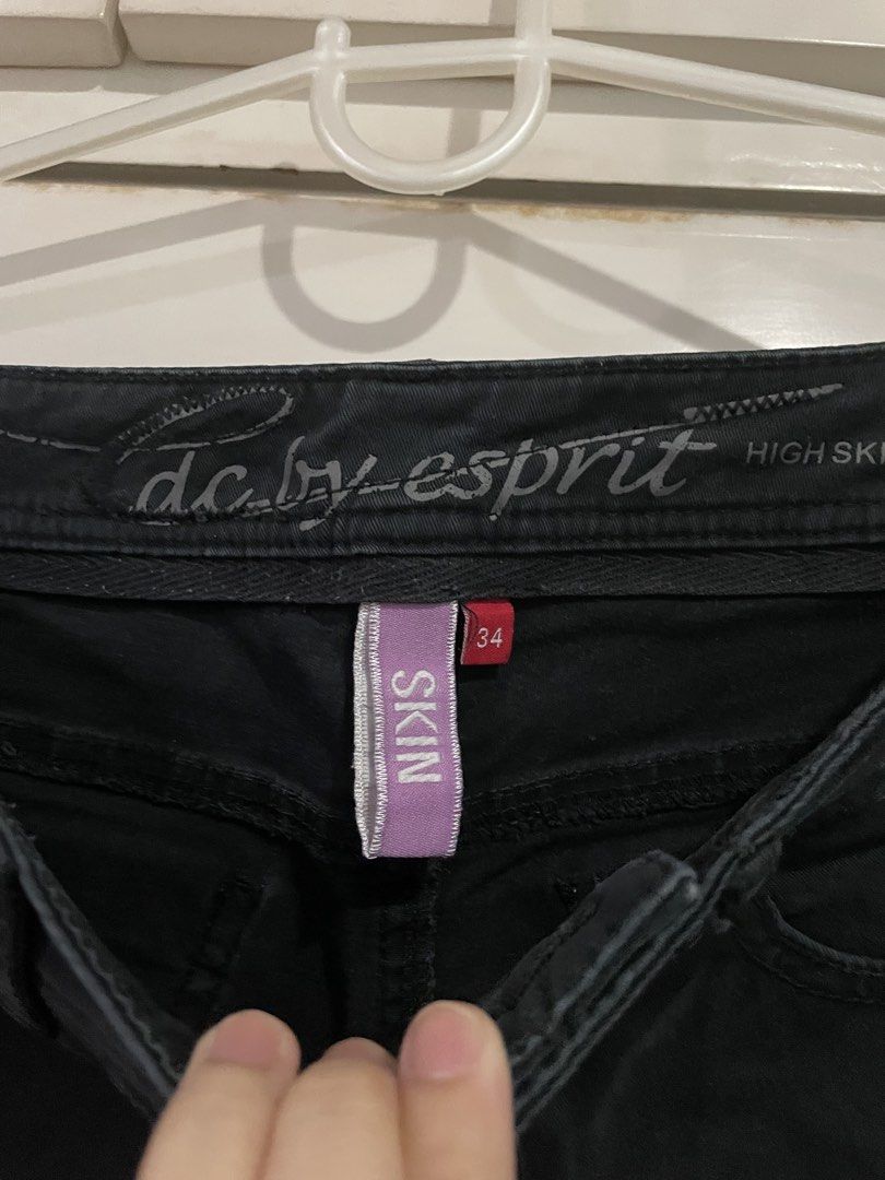 EDC by Esprit High Skin Black Jeans Size (Category: Jeans) located in Makati City. Submitted by Pinksisters (Listing ID 1440427536, Image 2). Description: - Brand: EDC by Esprit - Color: Black .