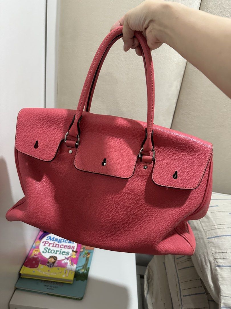 Fino Leatherware Bag (Category: Tote Bags) located in Manila. Submitted by prelovedbymycam (Listing ID 1440429035, Image 1). Description: - Brand: Fino Leatherware - Color: Pink - Material: Pebbled Leather - Style: Structured Tote Bag - Features: Two top handles, two front flap pockets, main compartment, interior zip pocket - Additional: Detachable strap - Ideal for: Everyday use.