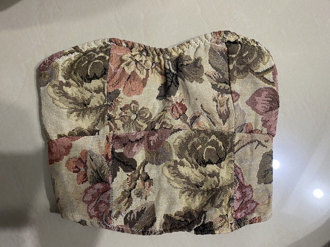 Floral Tapestry Corset Top (Category: Others Tops) located in Manila. Submitted by jellywhite28 (Listing ID 1440525364, Image 1). Description: - Vintage-inspired corset top - Beautiful floral tapestry fabric - Sweetheart neckline with ruched bust detail - Structured bodice for a flattering fit - Versatile for dressing up or down - Stretchable siya so I think it can fit from Small to Medium..