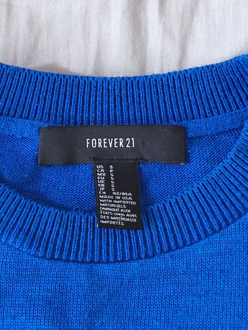 Forever 21 Knitted Croptop (Category: Longsleeves) located in Quezon City. Submitted by declutterwithnari (Listing ID 1440465338, Image 2). Description: Forever 21 Knitted Croptop: Blue - In fair condition, decent condition. - Size: Small (check pictures for references) mop: GCash, GoTyme, Maya (payment first) mod: Lalamove, Grab, J&T .